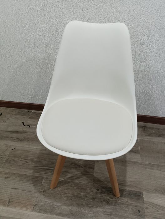 Cadeira branca Ikea