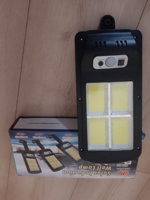 Solarna lampa ścienna