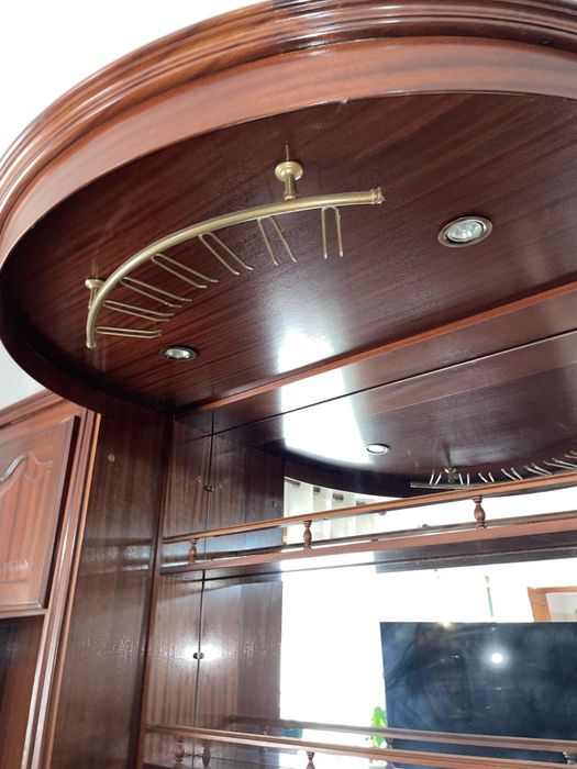 Móvel com bar antigo