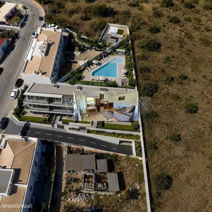 Urban Plot of 1,130 m² with Development Potential in Estômbar