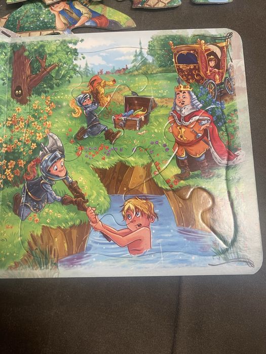 Продам книгу -пазли(5 пазлів у книзі)