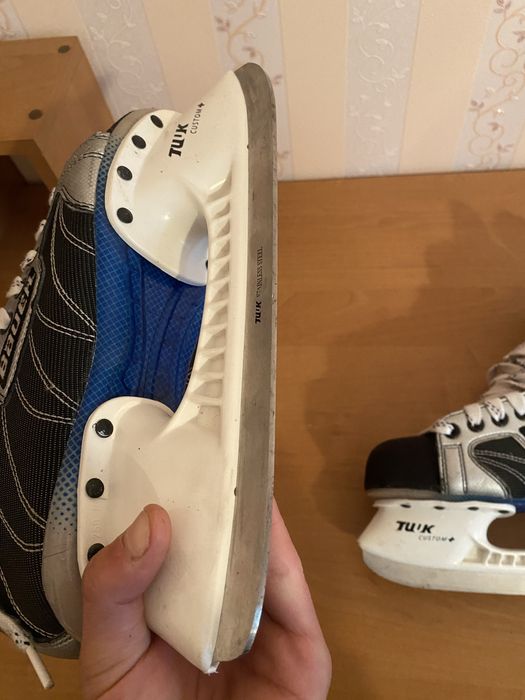 Продам оригінальні коньки BAUER supreme