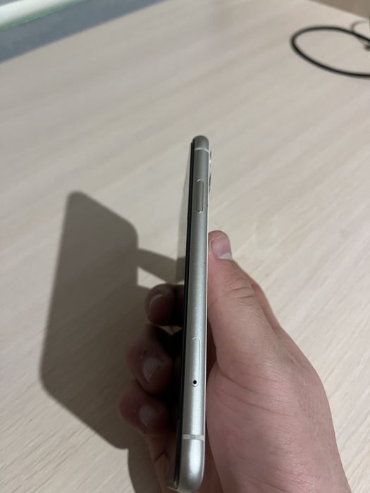 Айфон 11 на 64 гб памяті