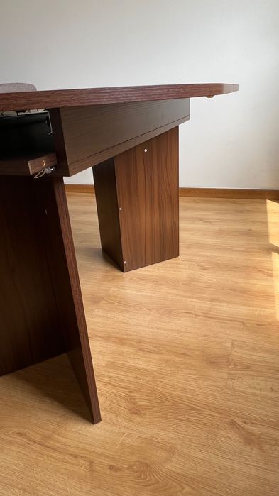 Mesa de jantar extensível 160-200×90×75 cm - para 6-8 pessoas - cantos arredondados - tampo espesso - MDF - marrom