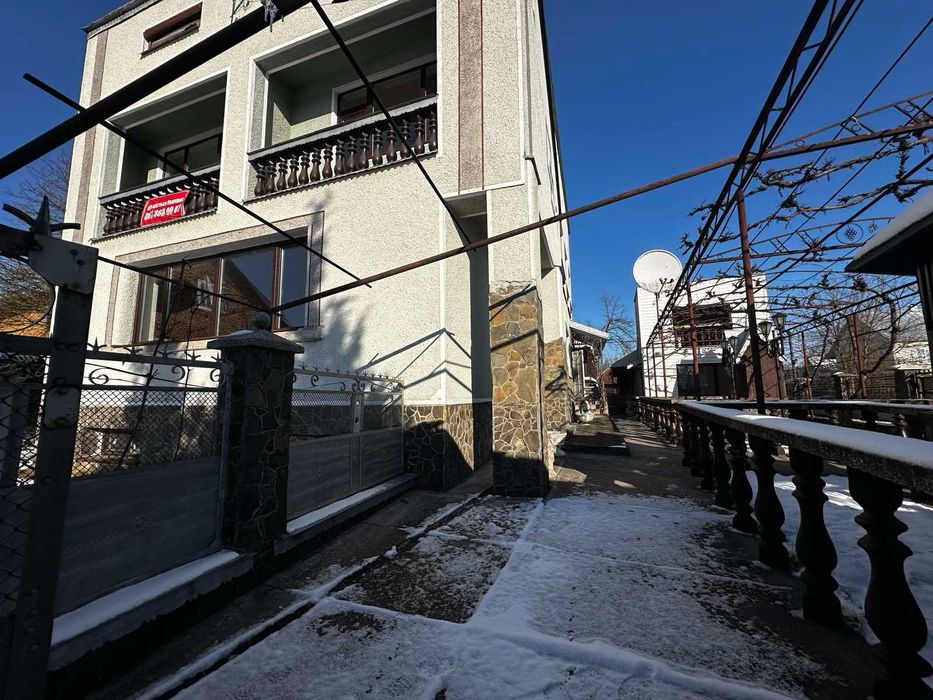 Продається будинок в с. Угля