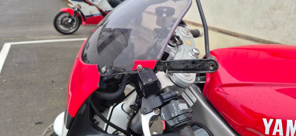 Yamaha fzr1000