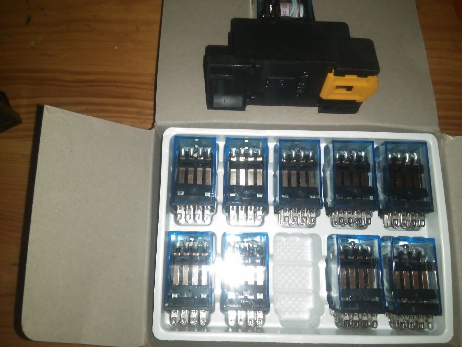 przekaźnik 230V AC  24V DC 2xNO/NC szyna TH
