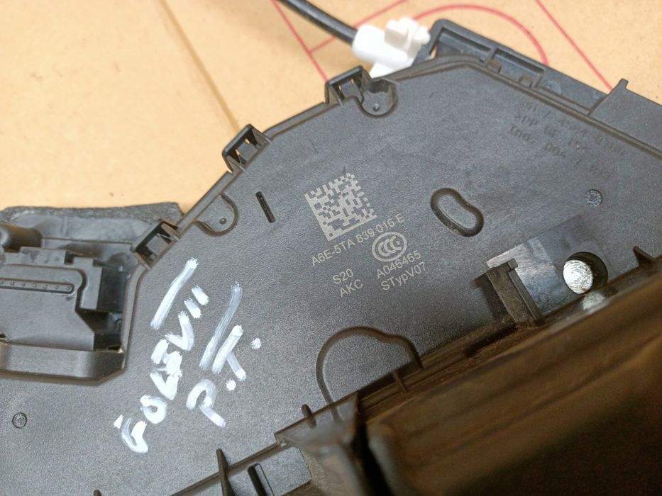 Zamek drzwi prawy tył tylny prawy Volkswagen Golf VII