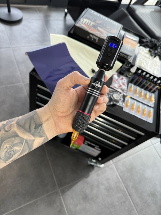Kit Tatuagem Sem Fios COMPLETO Máquina Pen/ Pele Treino/ Tintas etc ..
