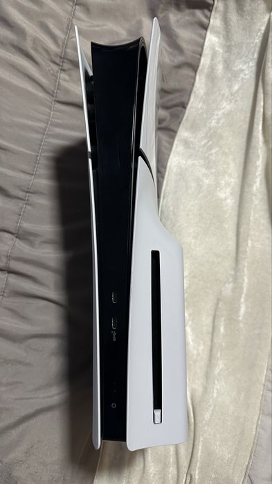 PS5 Standart 1TB + 2 comandos + 3 jogos