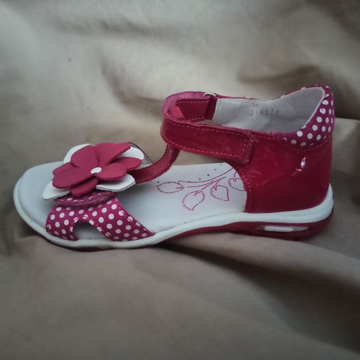 Босоніжки для дівчинки Ren But, нові р.30, повністю шкіряні.