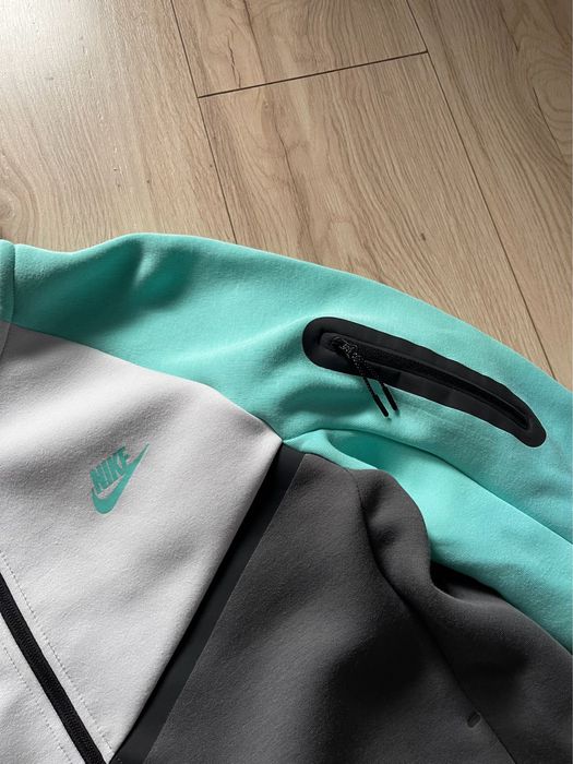 Nike Tech Fleece Размер С в новом состоянии