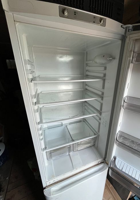 Холодильник Ariston в нормальному стані