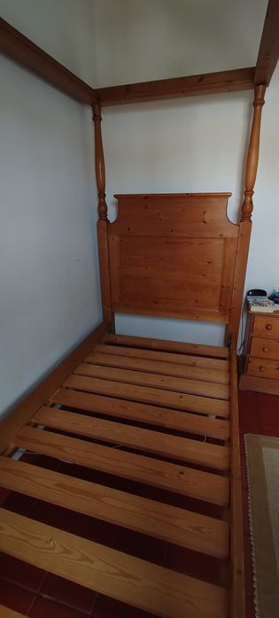 Cama Dossel de corpo e meio