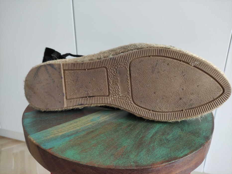 Espadryle wiązane na kostce Medicine