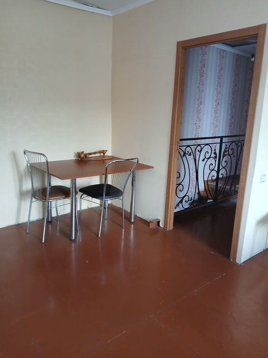 Здається будинок,кінець Богунії,для 3-5 чоловіків.