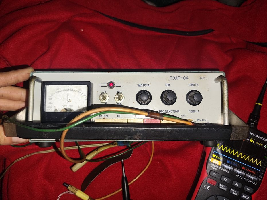 Пристрій на зображенні — це ПЗАП-04, або "Прилад для заміщення апарату