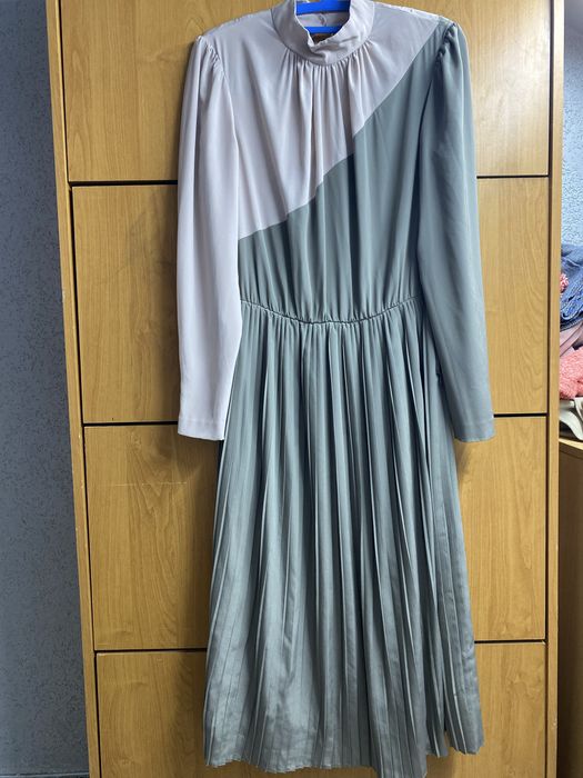 Цікава сукня з спідницею плісе нарядний крій