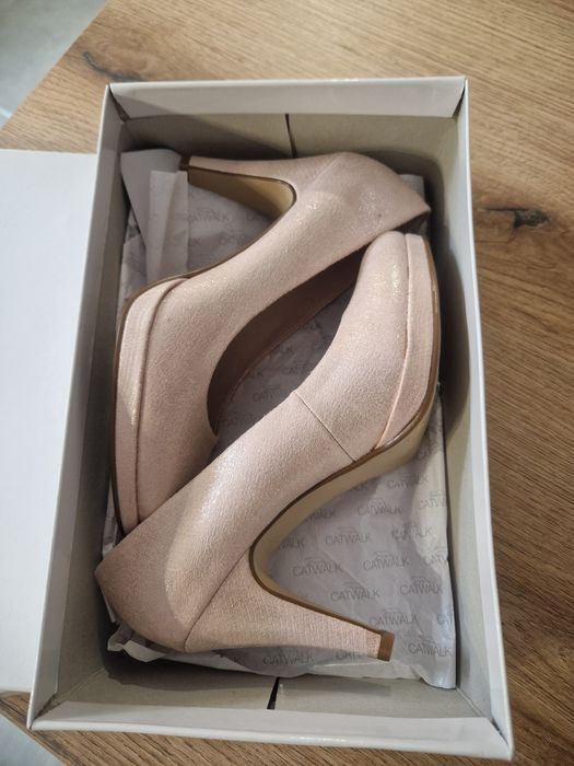 Nowe damskie buty na obcasie roz 39 Catwalk