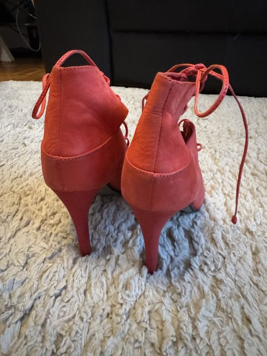 Szpilki czerwone Carinii skórzane damskie buty roz.36