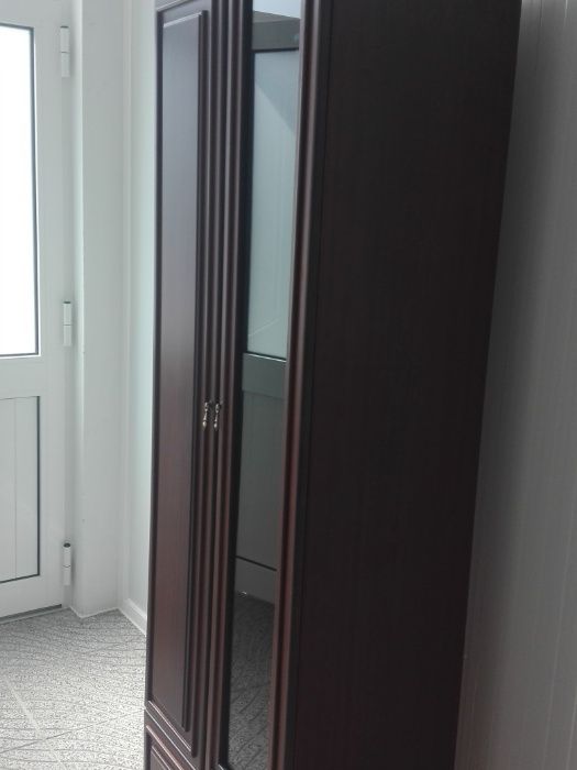 BAIXA DE PREÇO! Móvel alto, em mogno, para quarto, sala ou escritório