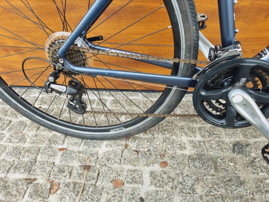 Fitnessowy Specialized Globe, Acera, koła