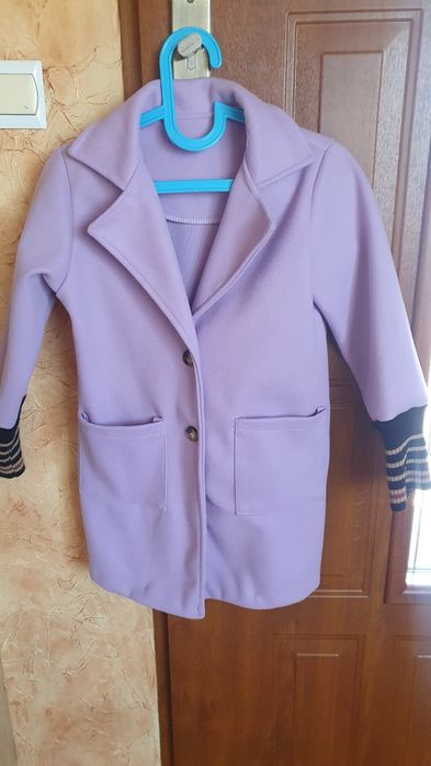 Płaszcz dziewczęcy jesienno wiosenny. 140