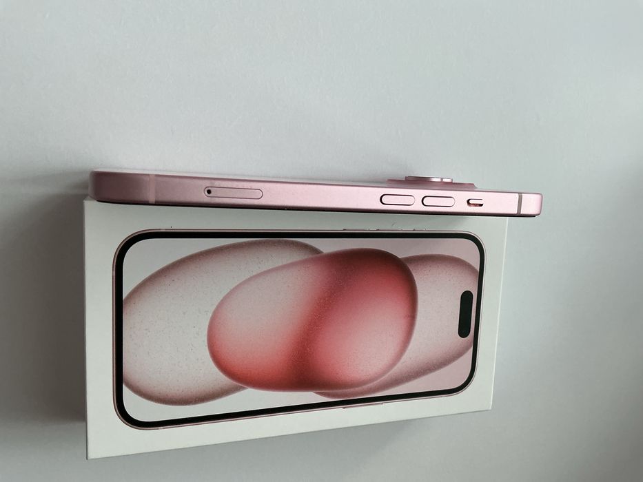 iPhone 15 różowy