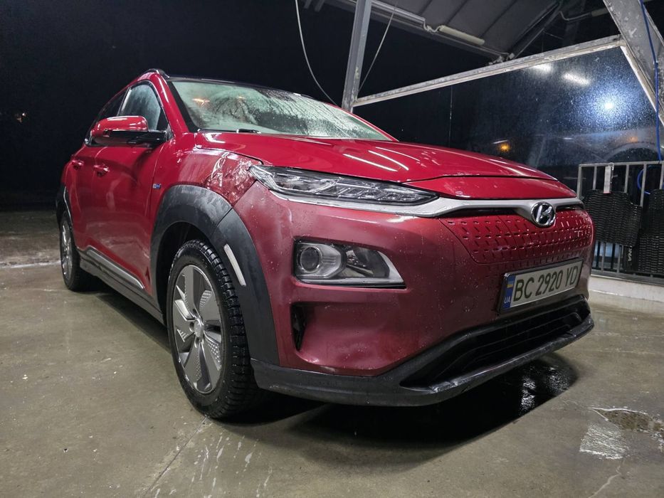 Hyundai kona electric 2019 рік, 64кв, 140000 гарна комплектація