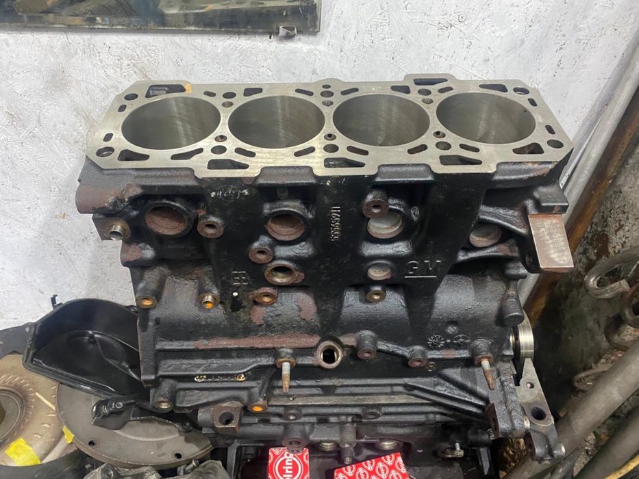 Блок двигуна Opel Insignia 2.0