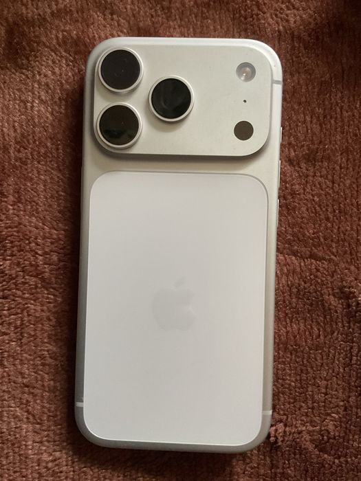 Iphone 17pro srebrny 256GB