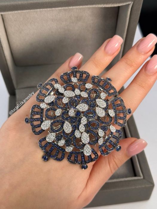 Брендова каблучка з сапфірами та та діамантами