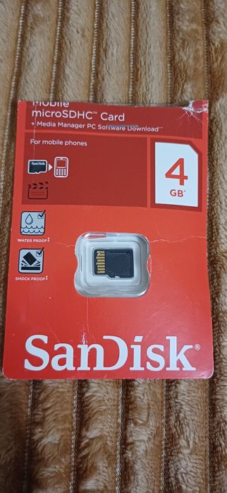 Карта памяти SanDisk mobile microSDHC объемом 4 ГБ. 
Карта предназначе
