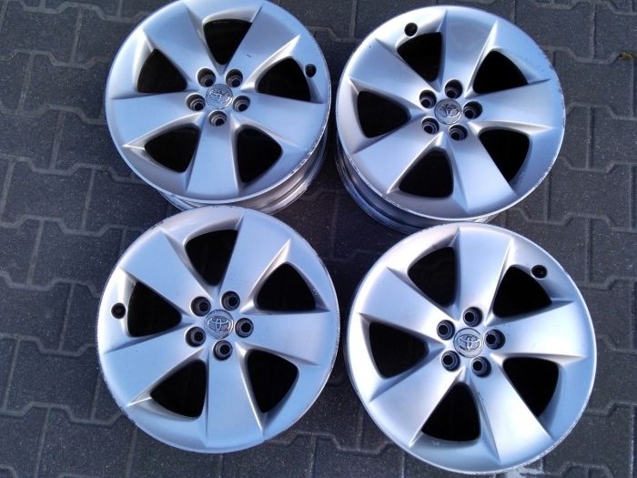 17 5x100 felgi aluminiowe Toyota , Avensis, Celica
