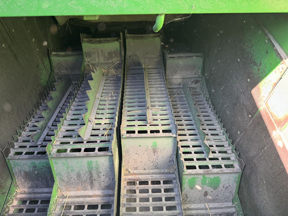 Комбайн зерноуборочный John Deere 1065
