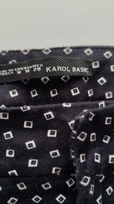 Eleganckie czarne spodnie z printem 38 M Karol Basic do kostek