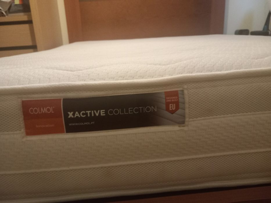 Cama de casal com colchão e estrado