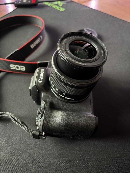 Canon M50 + Lente Canon 15-45mm + extras
