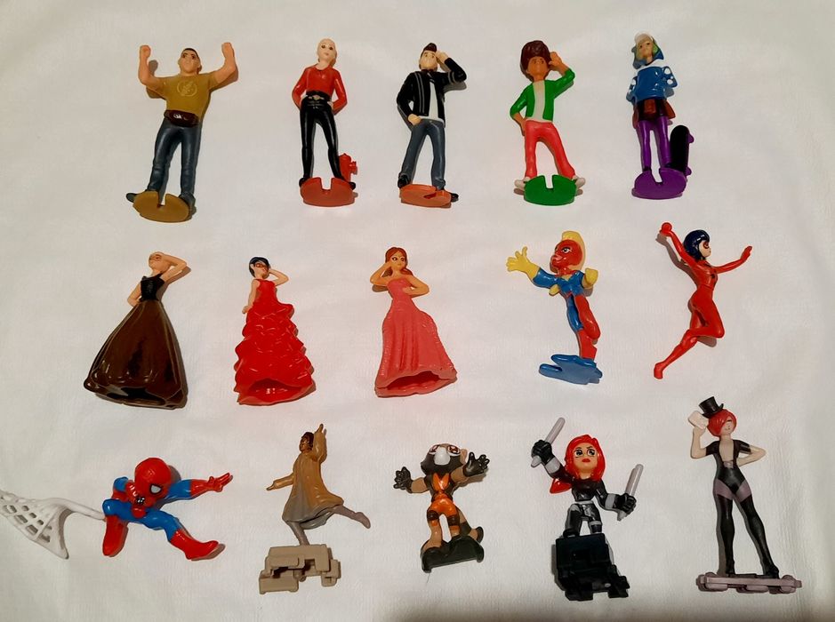 Фігурки кіндер новорічні  щенячий патруль плеймобіл міньйони