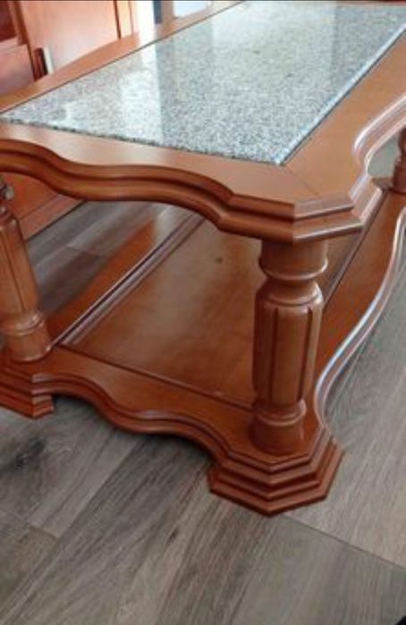 Mesa de centro com pedra