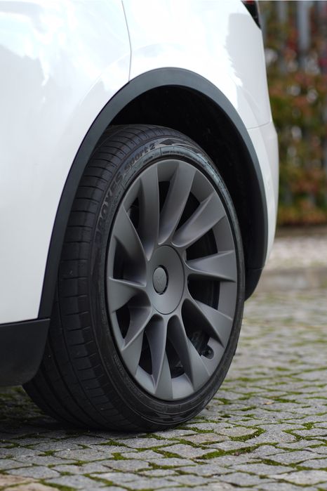 Tesla Model Y longe Range Dual Motor