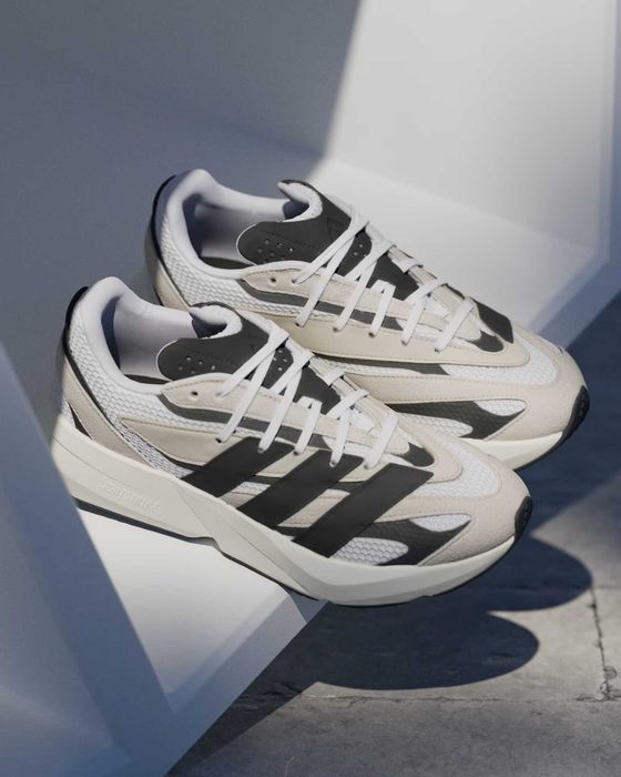 Кросівки Adidas LIGHTBLAZE 42 42.5 43 JH6944