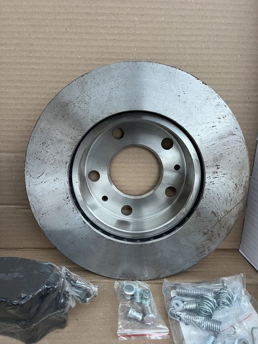 Продається тормозні диски, колодки комплектом!!!