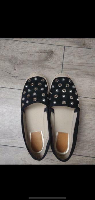 Czarne espadryle z ozdobami 39/40/ długość 25,7 cm