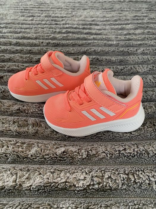 Кросівки Adidas на дівчинку