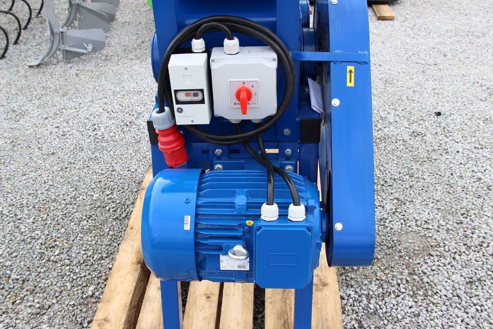 Gniotownik gniotowniki zgniatacz ziarna zboża nowy śrutownik Polski