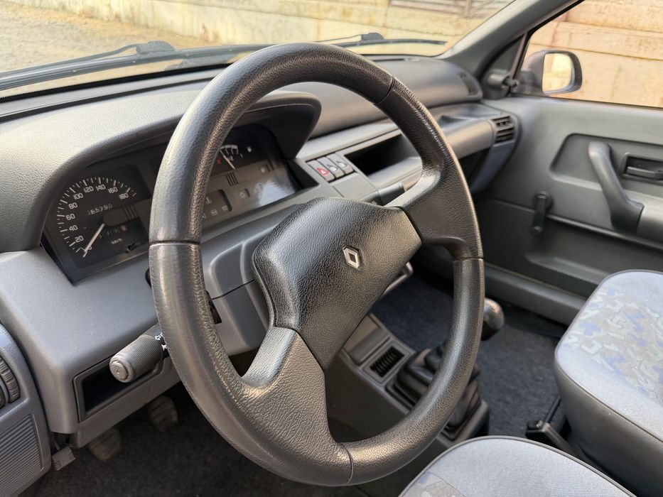 Renault Clio 1.1 RL  65mil kms