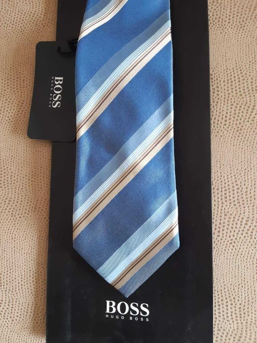 Мужской галстук  Hugo Boss.