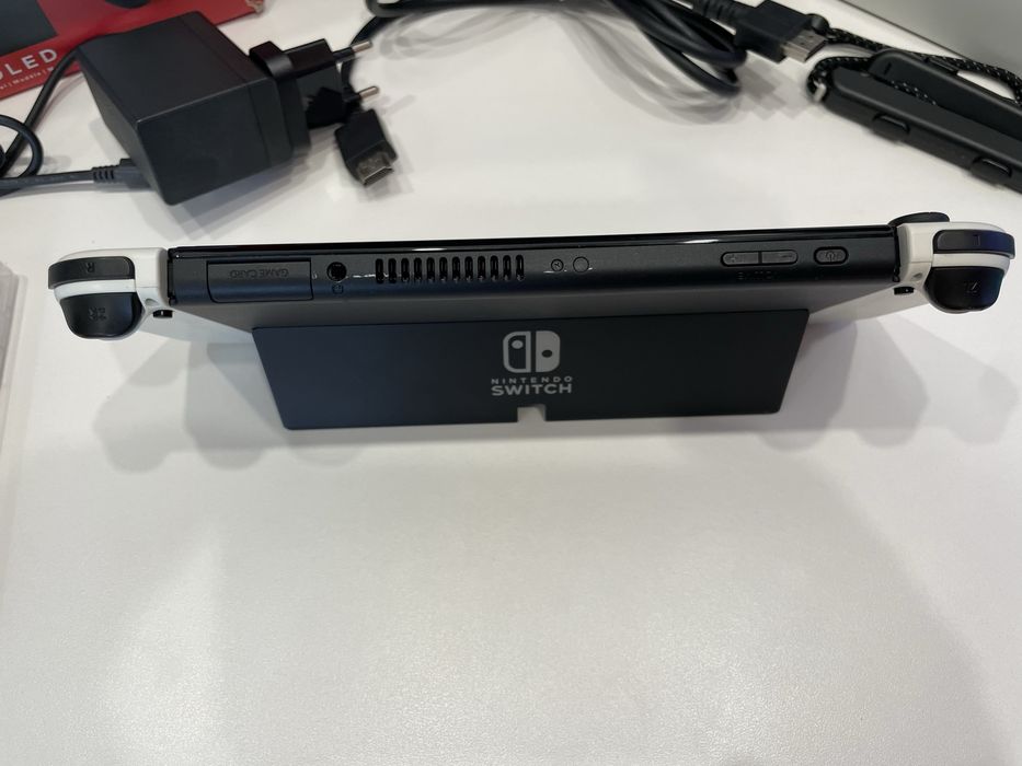 Nintendo Switch OLED б/у + гра Monster Jam + руль + док-станція