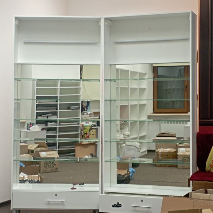 Терміново по ліквідації магазину продаються стелажі торгові,полиці